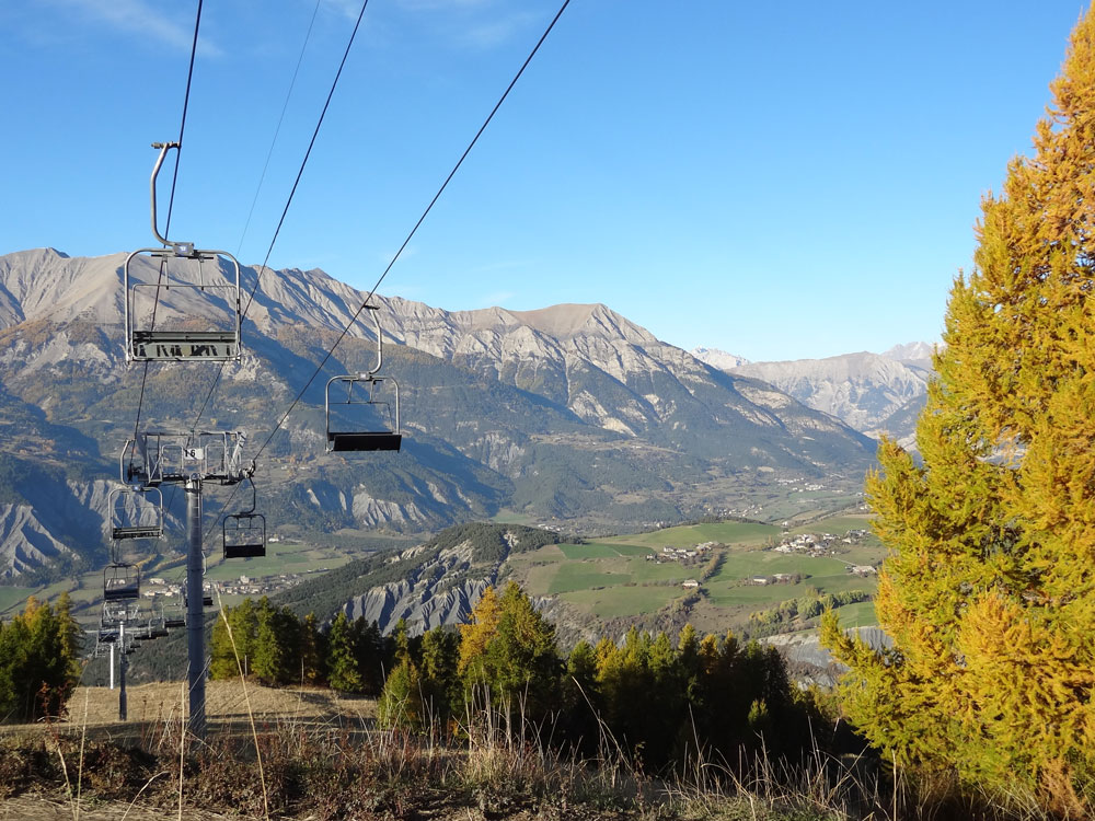 station de ski vallée de l'ubaye à l'automne