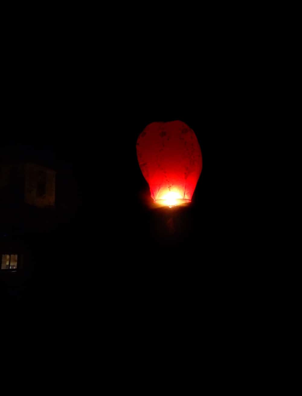 lanterne volante skylantern pour envoyer lettre au Père Noël