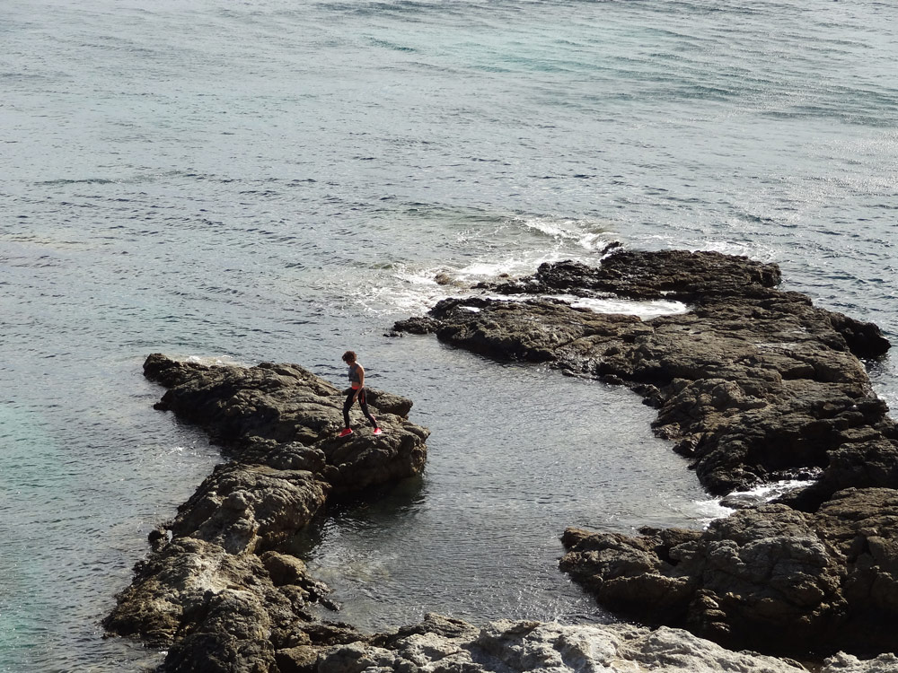 corse sauvage et vent libeccio trail en bord de mer