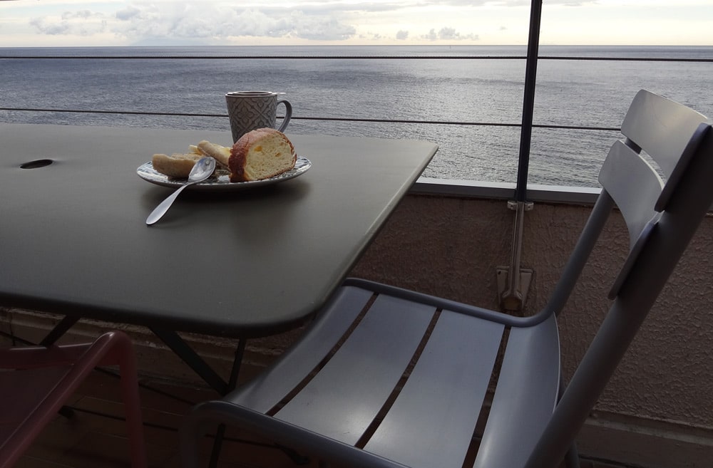 petit dejeuner bord de mer corse