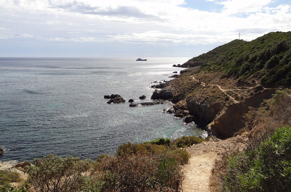 sentier des douaniers trail en bord de mer corse