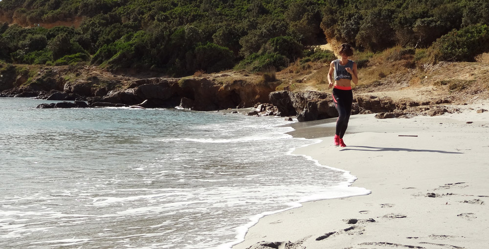 trail en bord de mer course a pied sur la plage de Tamarone