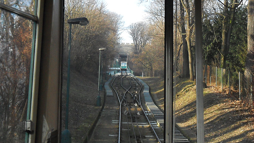 Mala Strana et funiculaire pour colline de Petrin