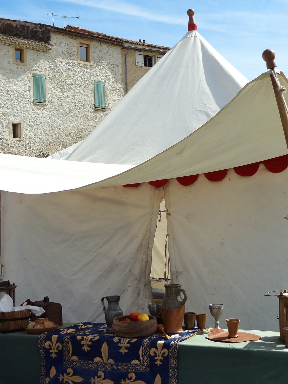 décors reconstitution medievale en Provence