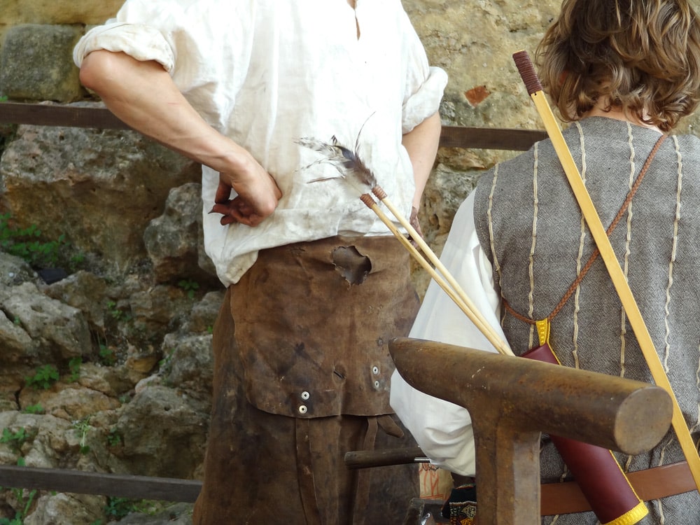 fete medievale en provence forgeron apprentis forge moyen-age