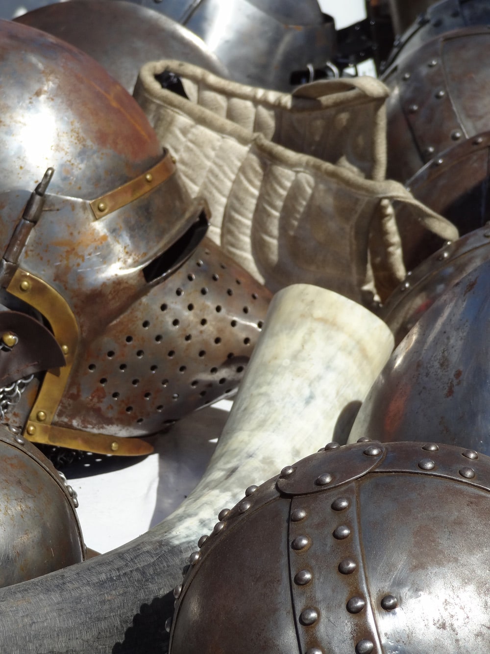 casques et heaumes fete medievale en PROVENCE