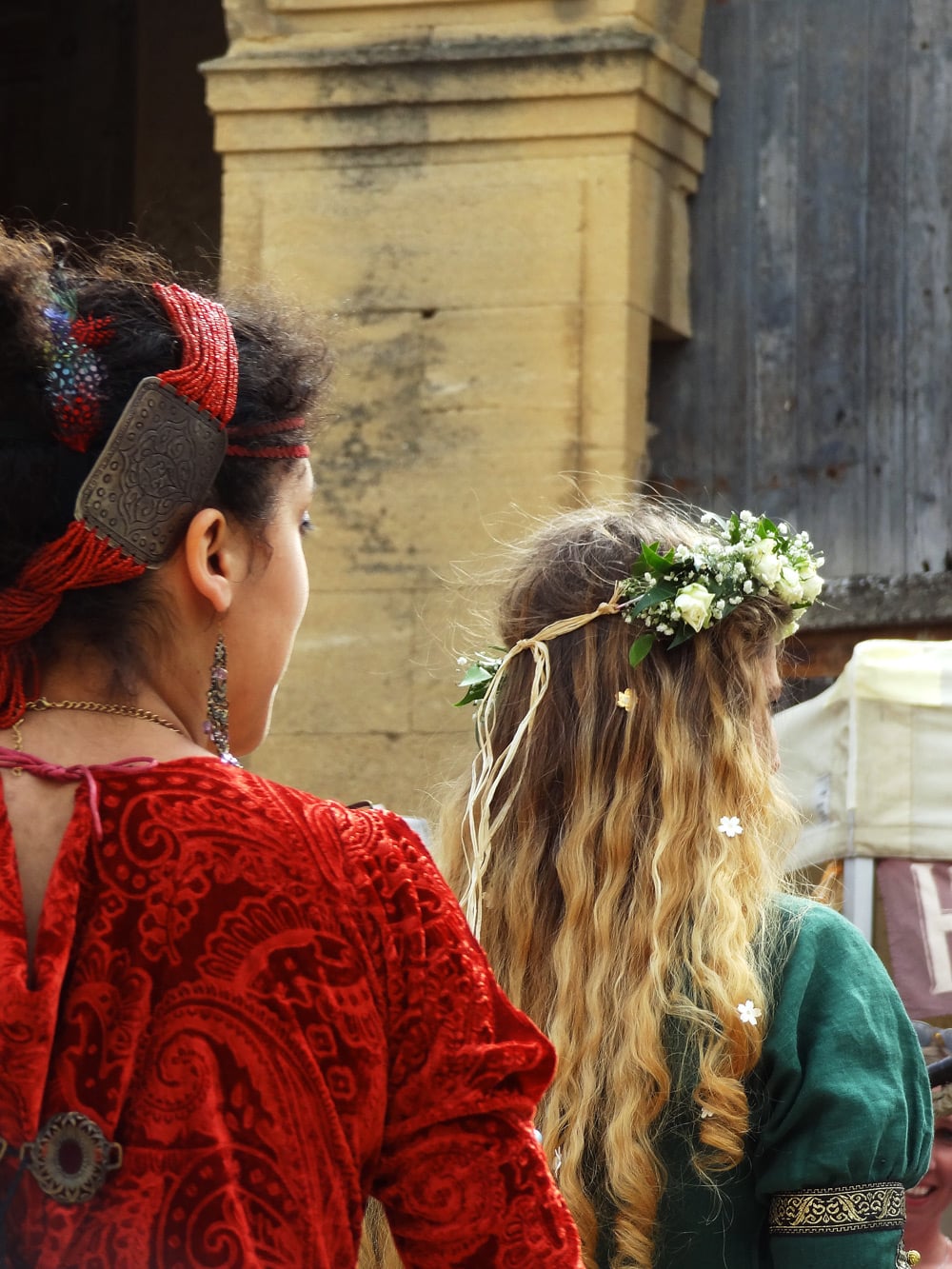 fete medievale en provence spectacle de rue fanfare