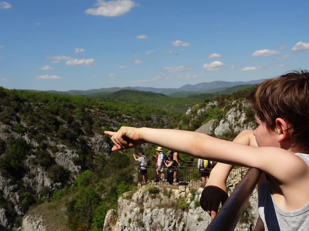  enfant aux gorges d'Oppedette belvedere