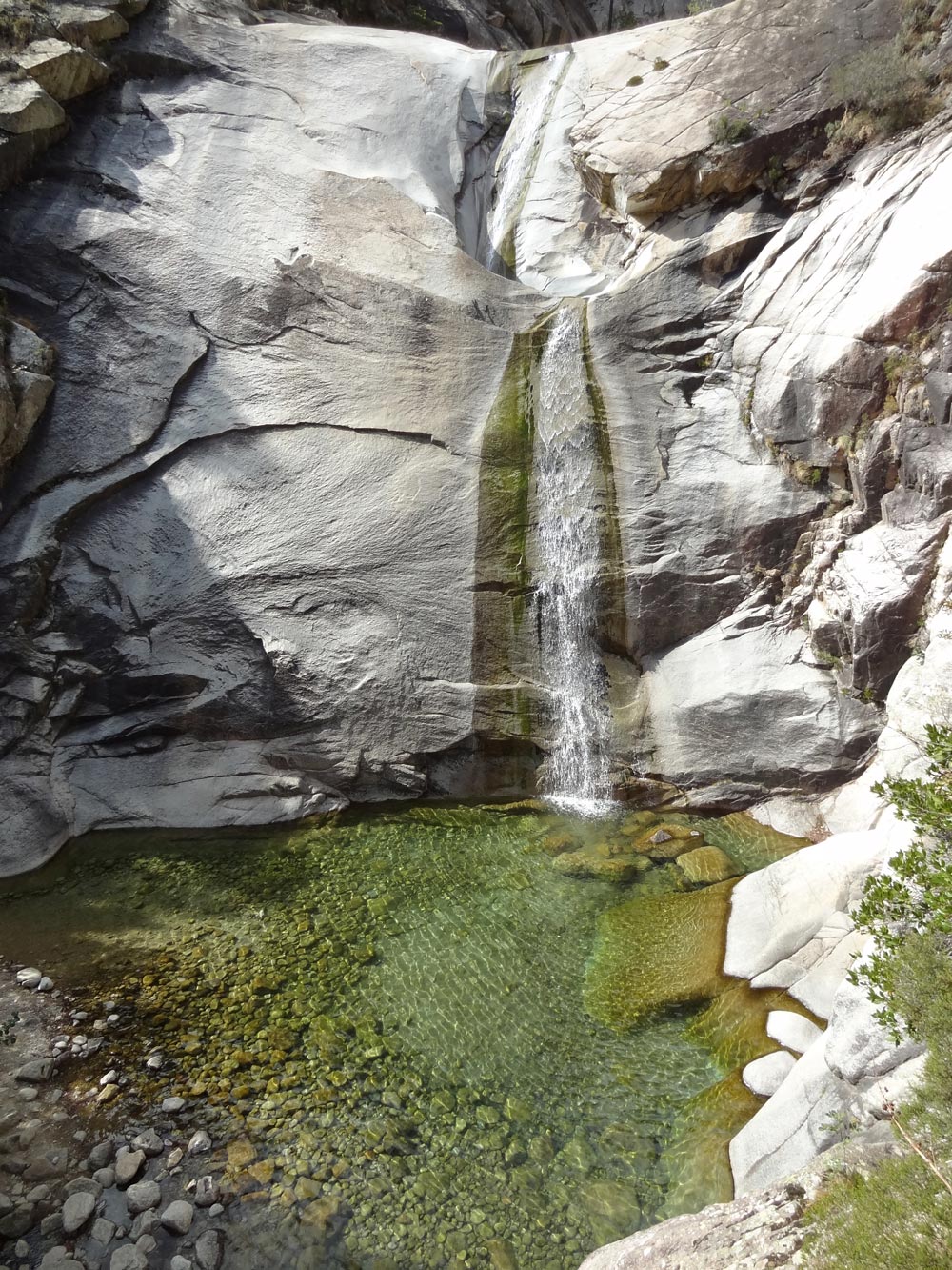 cascades de bavella en corse incontournable