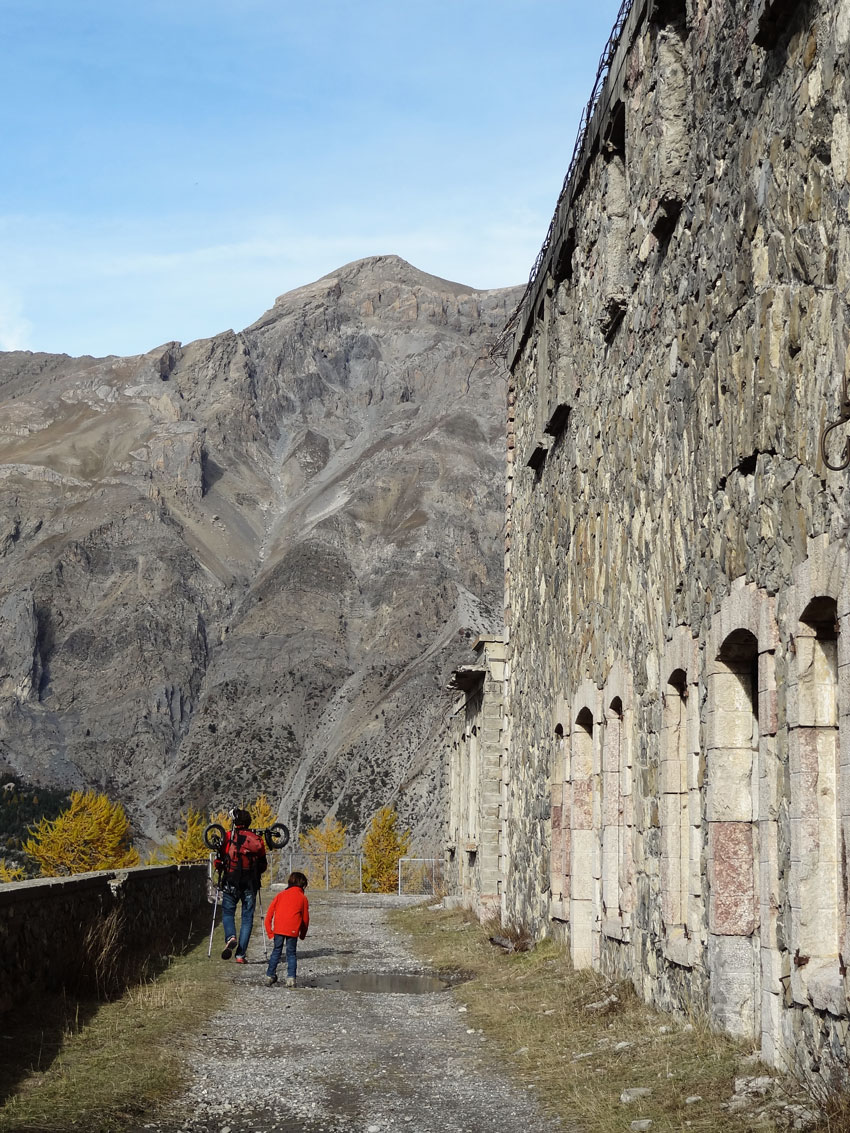 fort-militaire-roche-la-croix-ubaye-en-famille