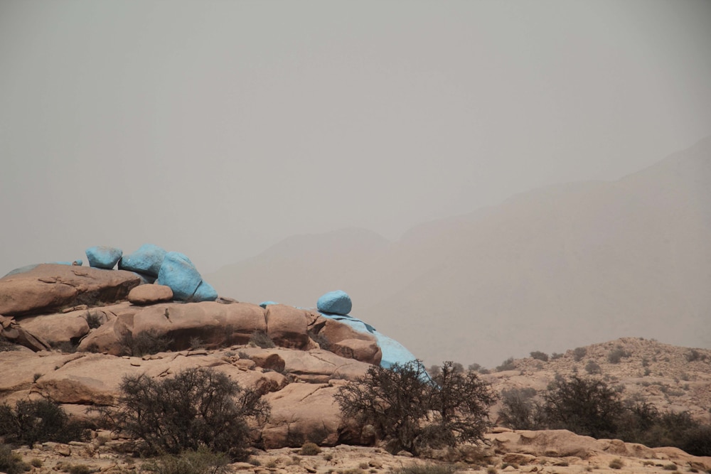 voyage-tafraoute-maroc-rochers-peints-art-landart