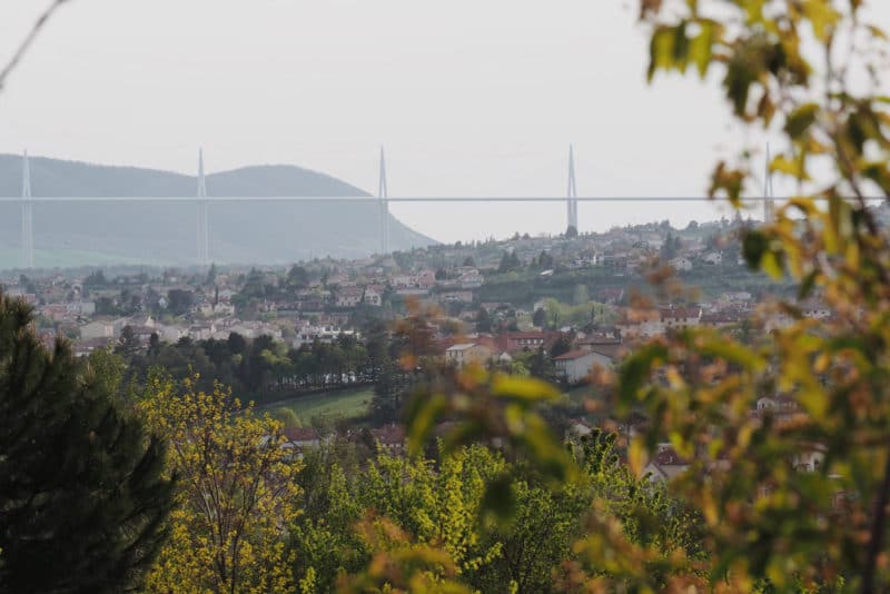 Vacances en famille Millau camping avec vue viaduc