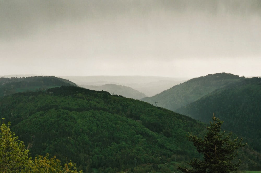 magnifiques Gorges de l'Allier sous la pluie à voir