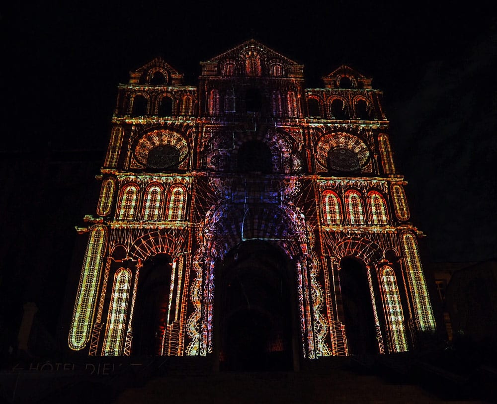 spectacle nocturne Puy de lumières cathédrale Notre Dame Puy-en-Velay