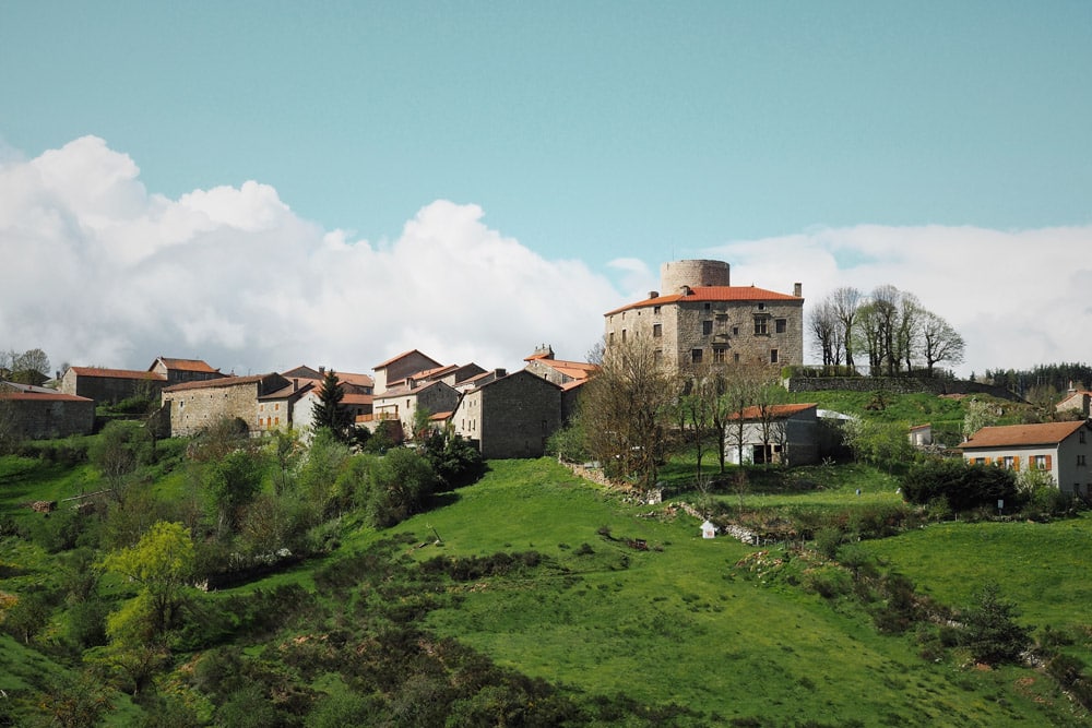 vacances puy en velay visiter villages pittoresques