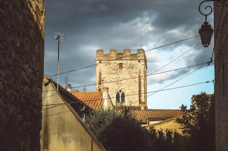 La plus belle de Pernes les Fontaines Tour Horloge