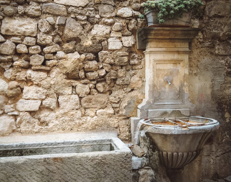 les plus belles fontaines Pernes-les-Fontaine Vaucluse