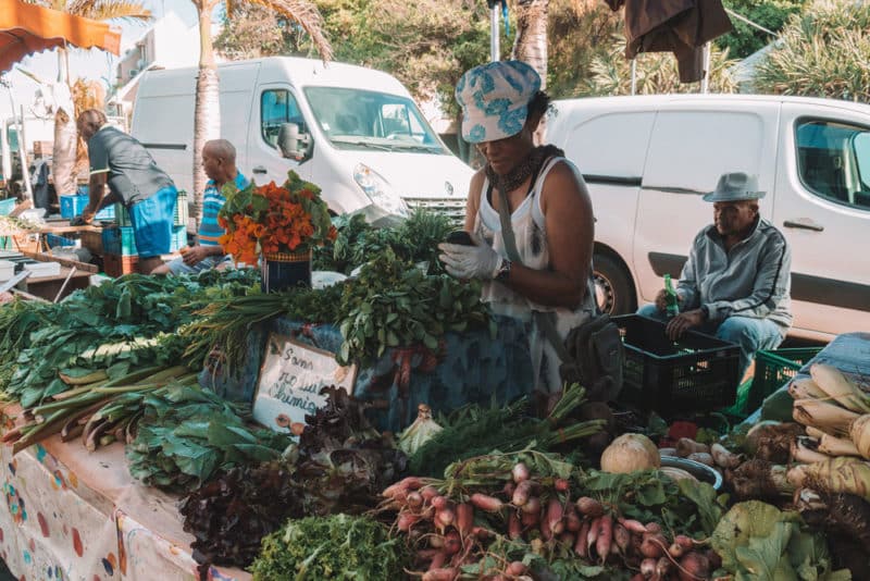 faire le grand marché de Saint Pierre La Réunion