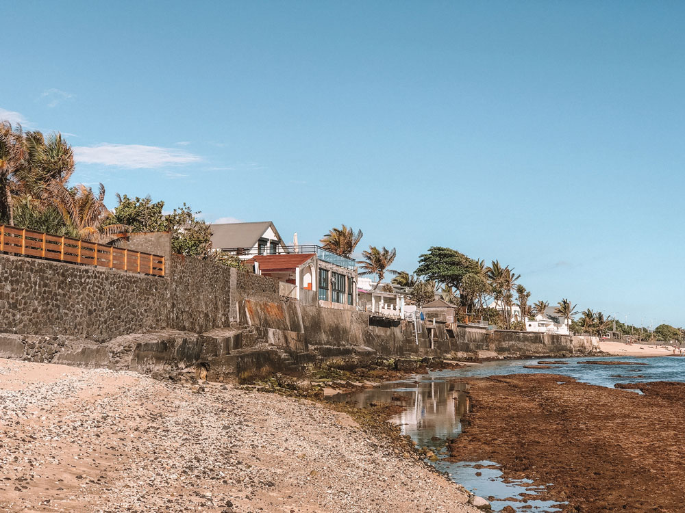 belle plage devant hôtel piscine Saint Pierre