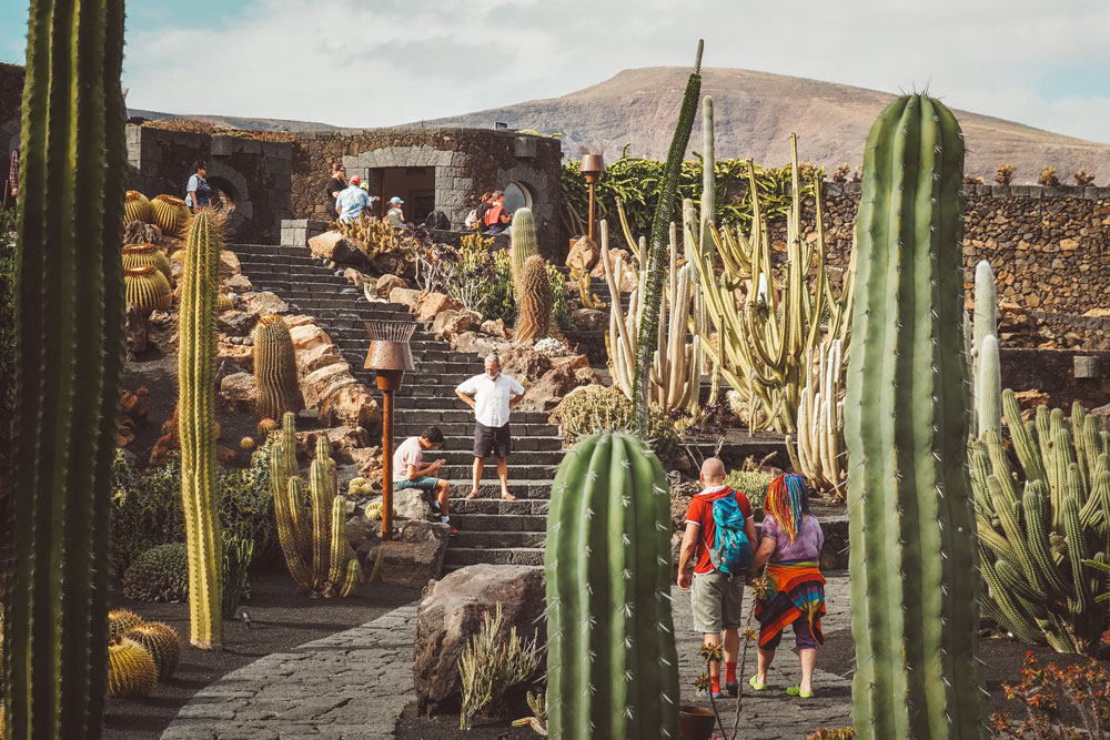 touristes jardin exotique de Lanzarote Canaries