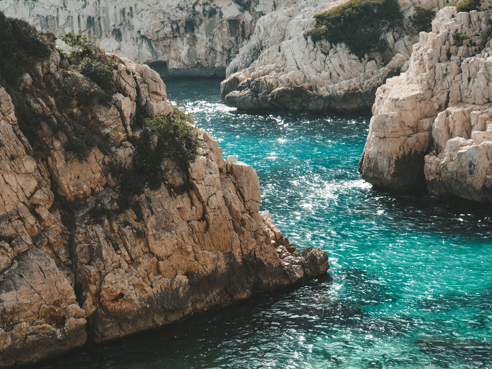 comment éviter la foule aux calanques