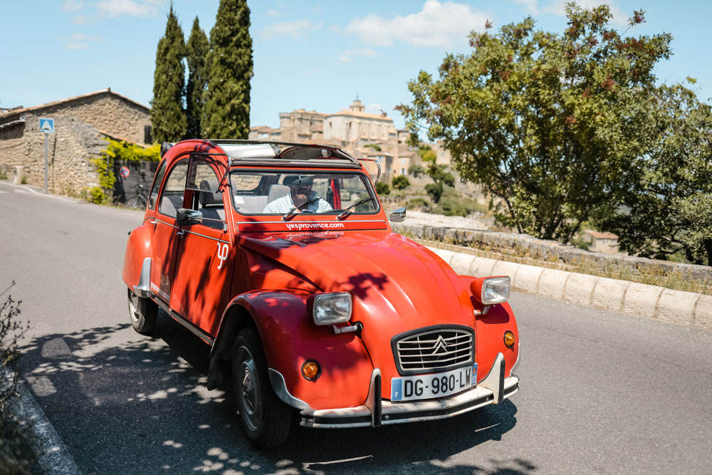 visiter le Luberon en voiture ancienne