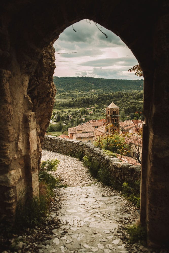 aller voir moustiers ste marie en vacances