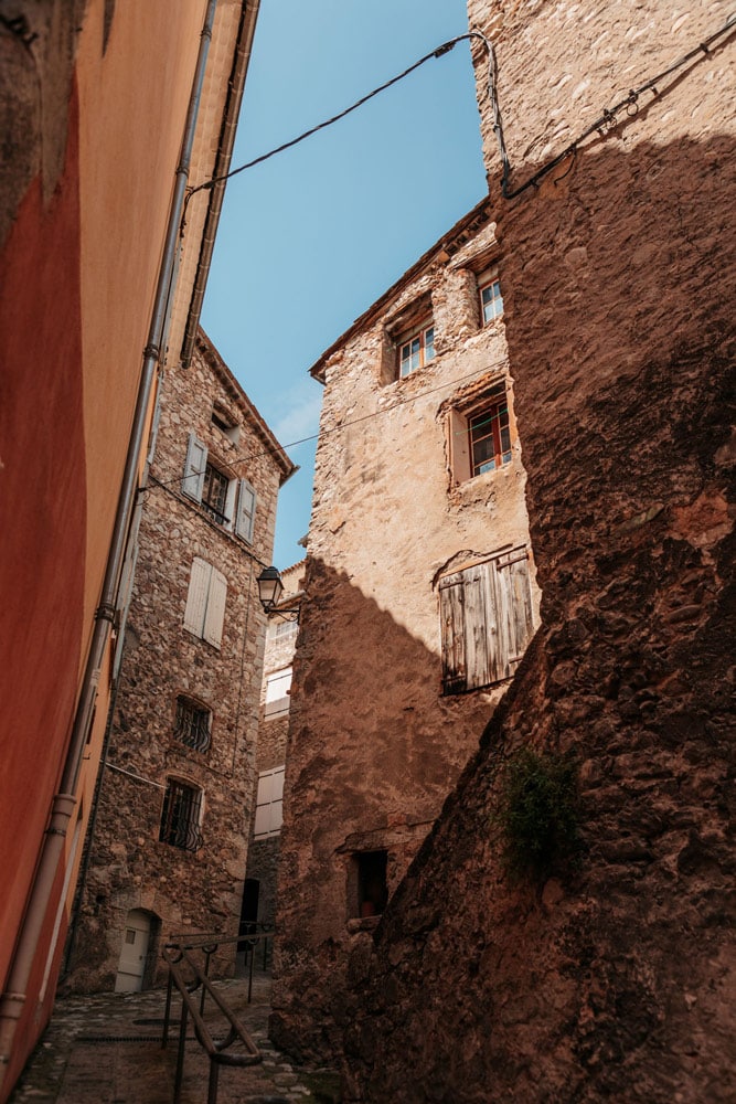 explorer les ruelles d'Entrevaux Verdon