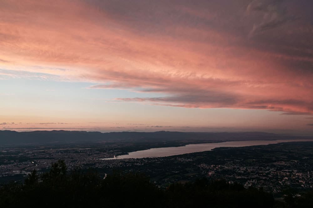 point de vue sur Genève depuis téléphérique Salève week-end