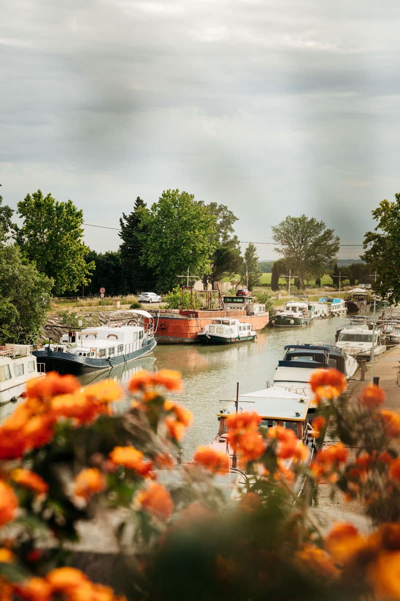 faire du bateau sur le canal du Rhône à Sète Bellegarde