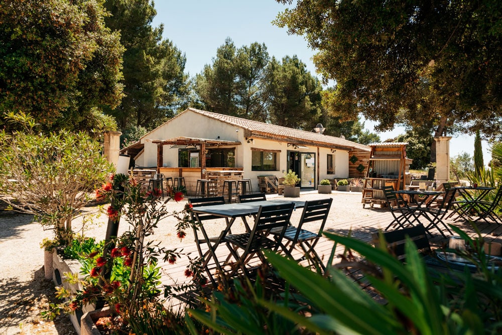 restaurant avec terrasse extérieure nature Beaucaire