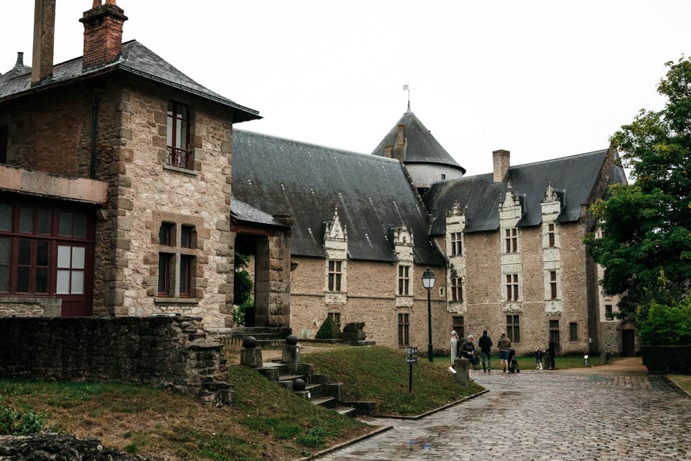 château et Manas musée art naïf