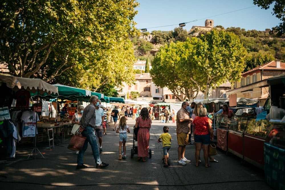 quel marché typique autour d'Aix en Provence