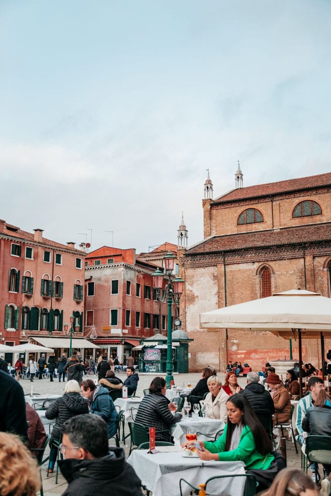 café de Venise sur la place