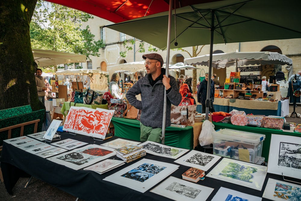 artistes de Forcalquier marché traditionnel