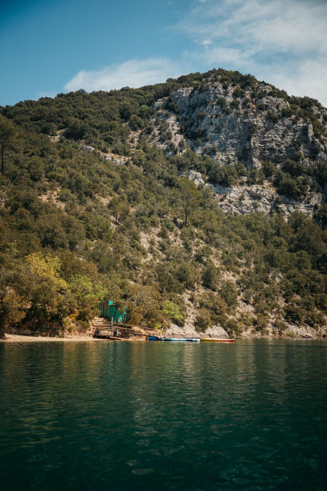 canoe et bateau dans les basses gorges