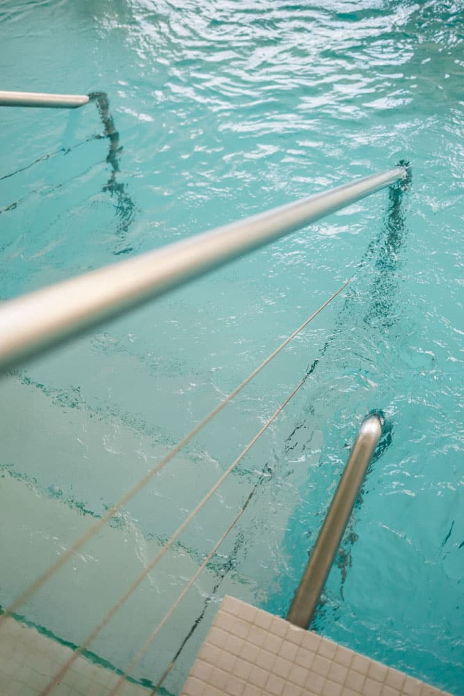 piscine eau thermale greoux les bains