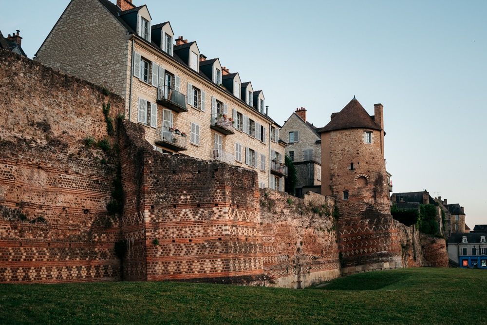 cité médiévale Le Mans au bord de la Sarthe