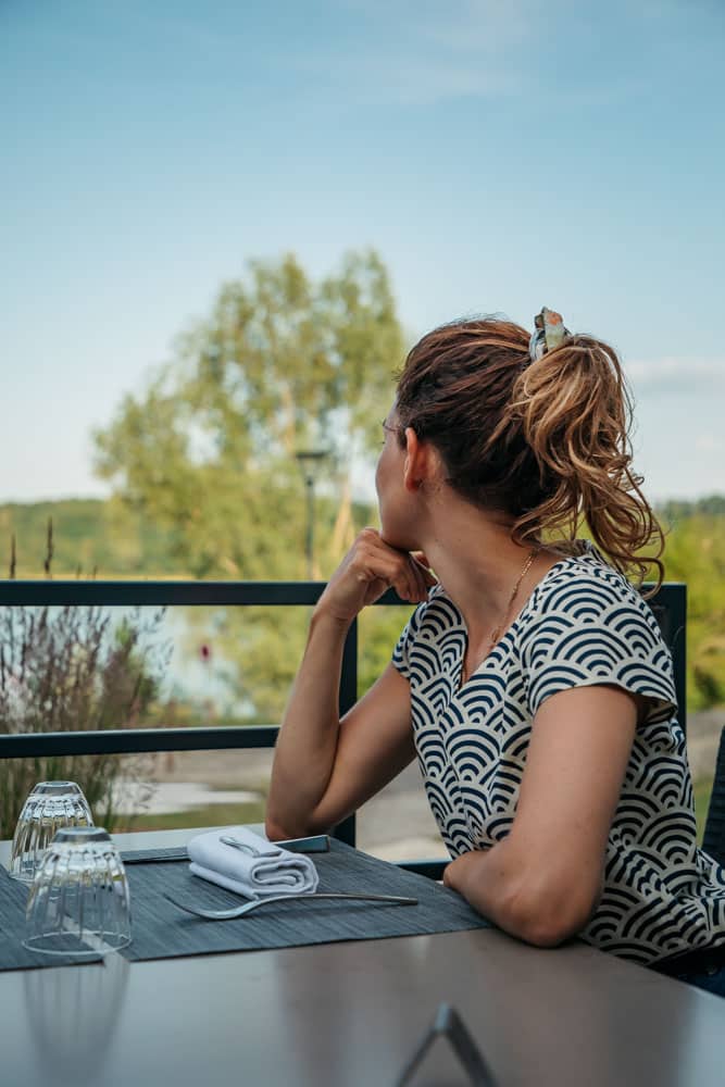 restaurant face au lac de la Liez