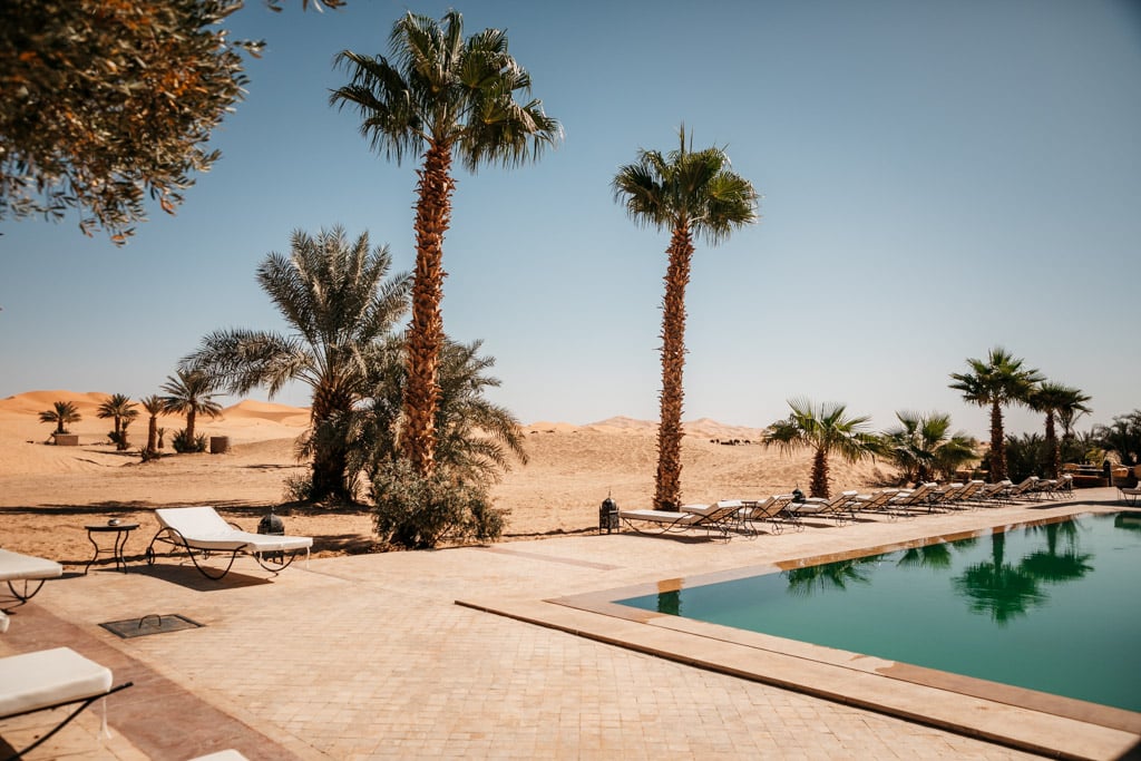 hôtel face aux dunes au Maroc