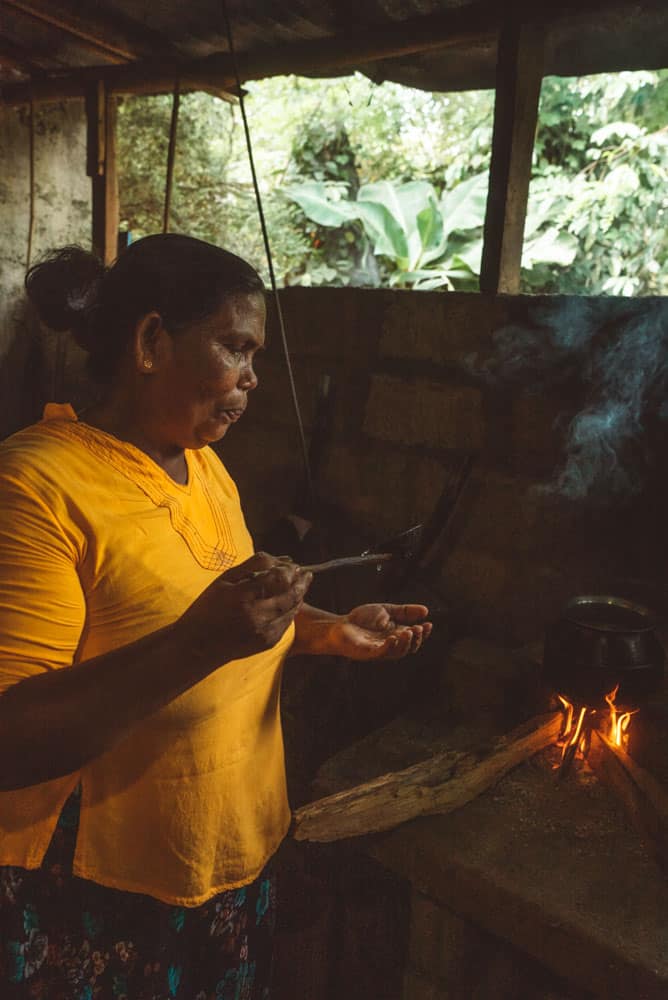 manger chez une famille dans les rizières