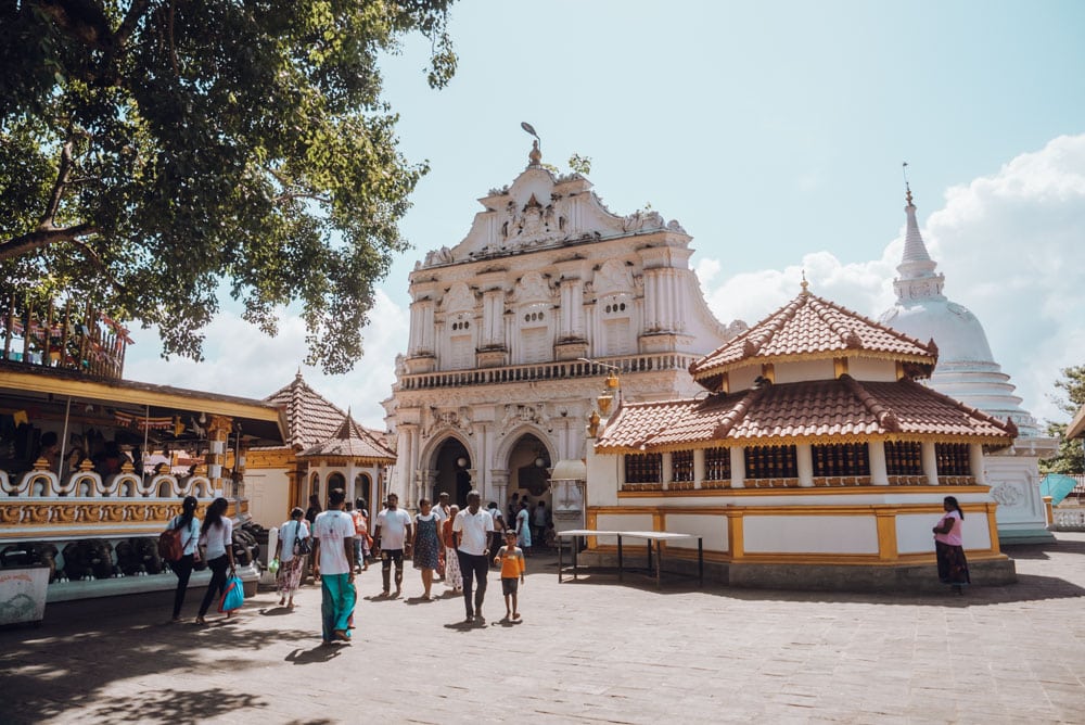 visiter les temples de la cote est du Sri Lanka