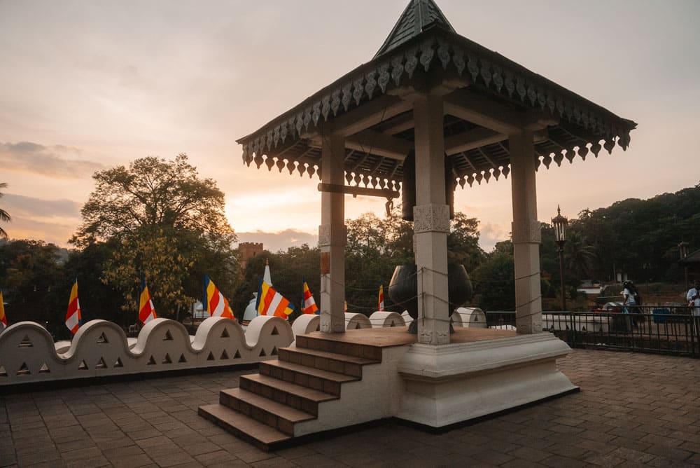 visiter les temples de la cote est du sri lanka