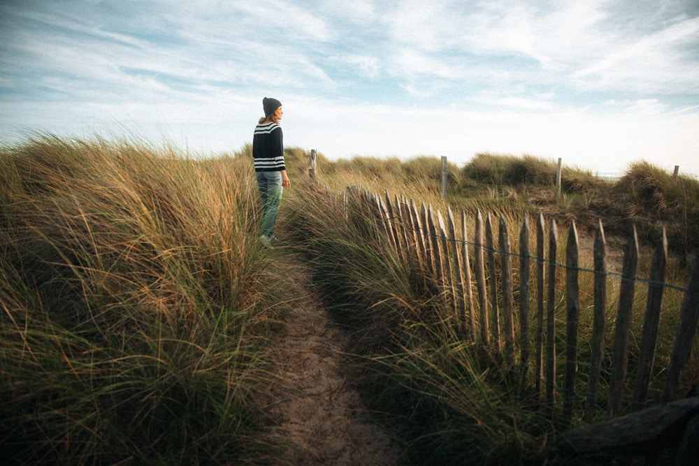 suivre les sentiers de randonnée dunes La Manche