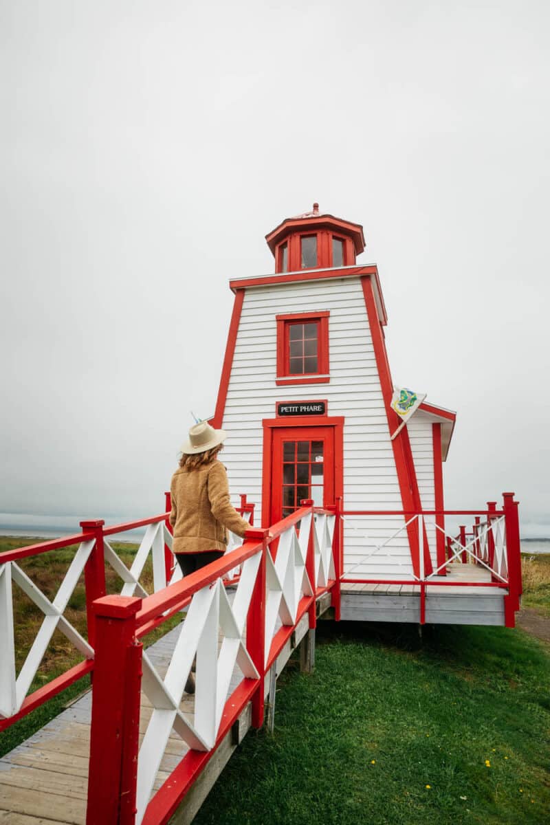 petit phare rouge Québec Maritime