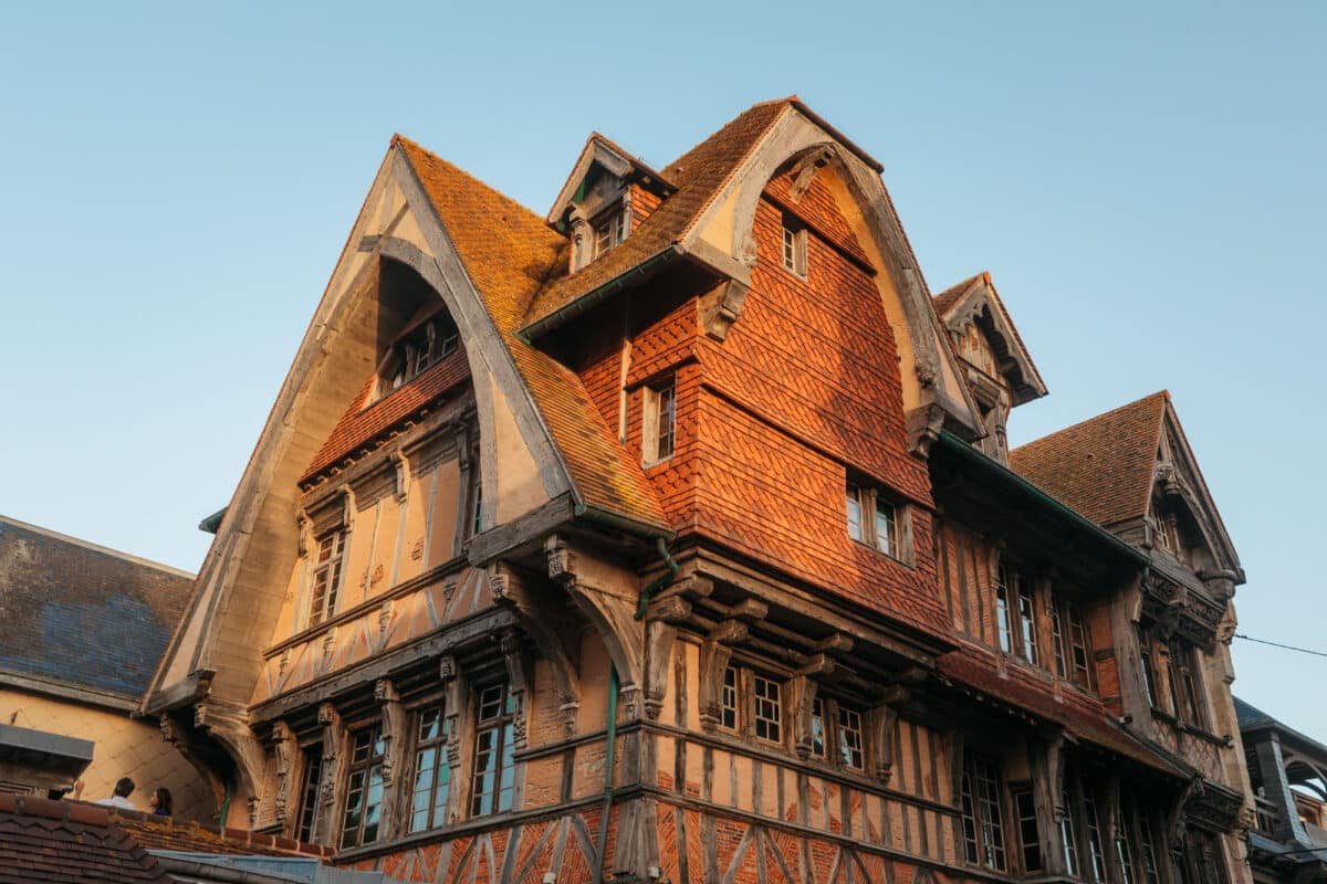 Visite de la vieille ville et des ruelles pittoresques.