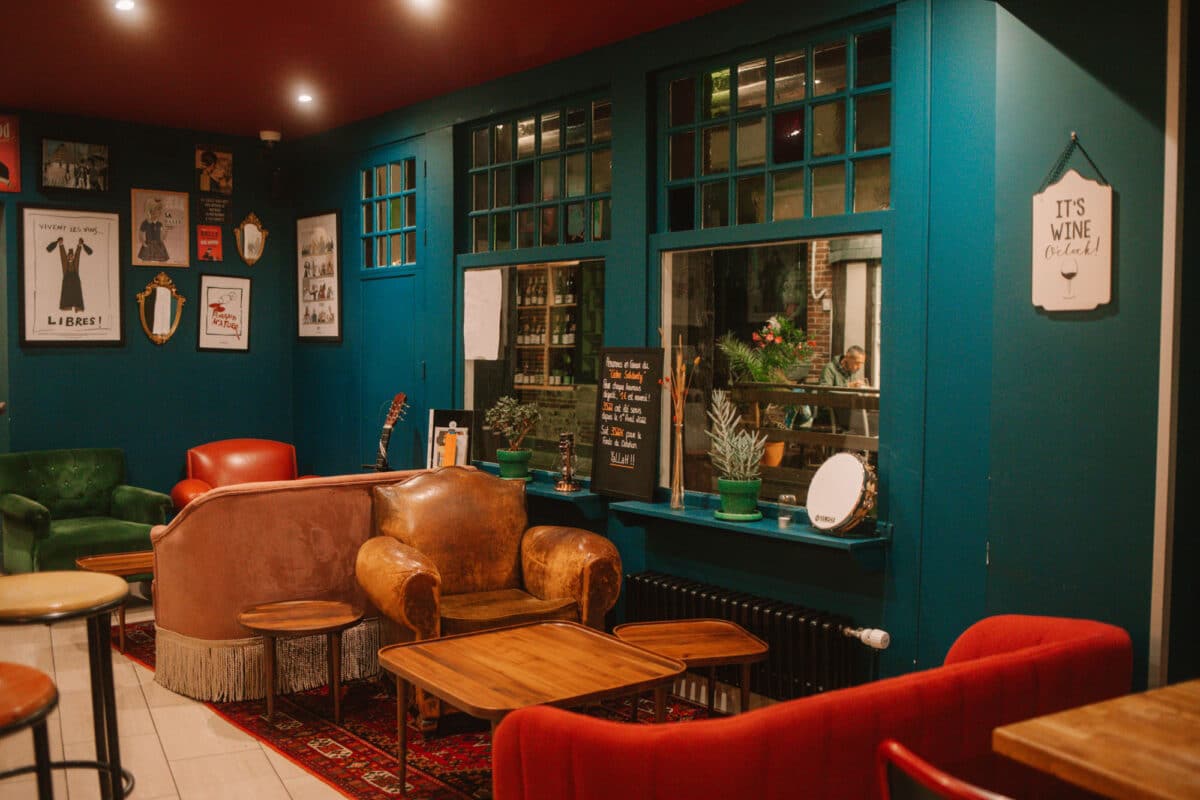 Intérieur du restaurant Le Bel Ami à Étretat
