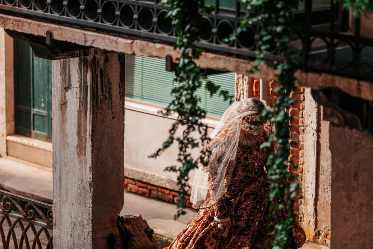 Scène de rue pendant le Carnaval en Italie