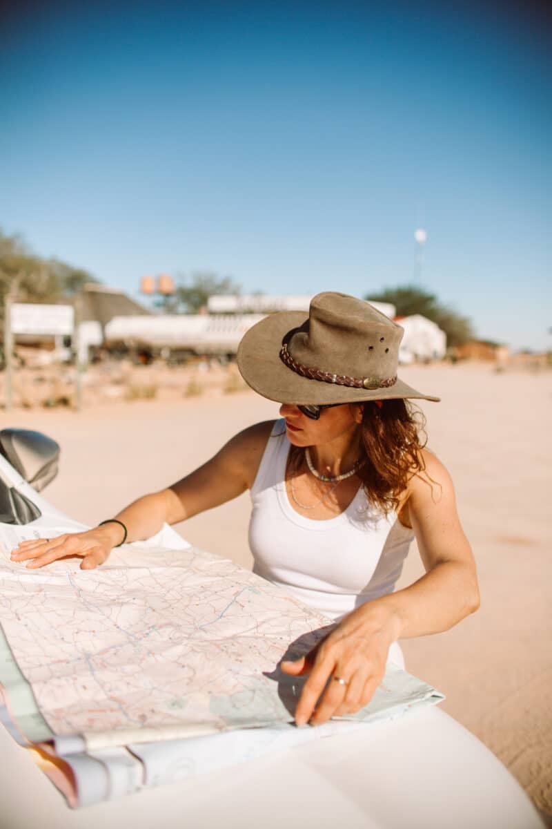 Carte de l'itinéraire d'un road trip en Namibie avec les principales étapes