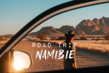 4×4 Toyota Hilux sur une piste namibienne lors d'un road trip de 10 jours avec Travelbase